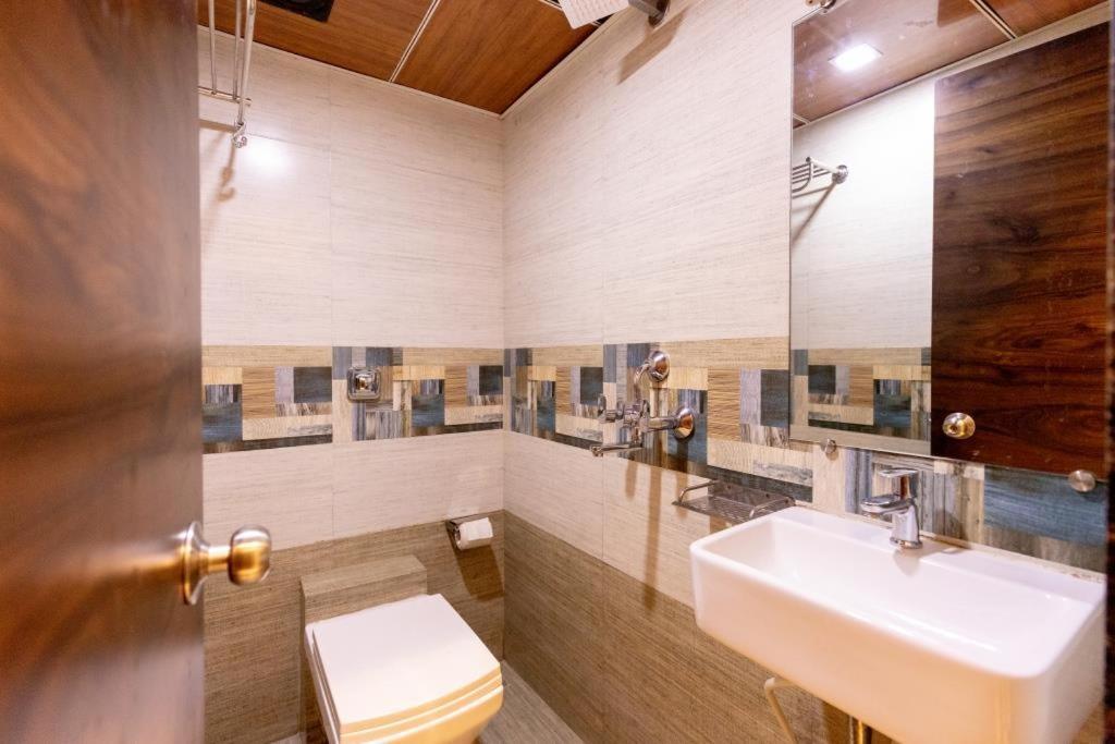 מומביי Hotel A. K. International - Fort מראה חיצוני תמונה